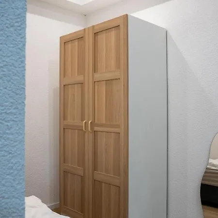 Stylish 1 With Designer Kitchen Apartman